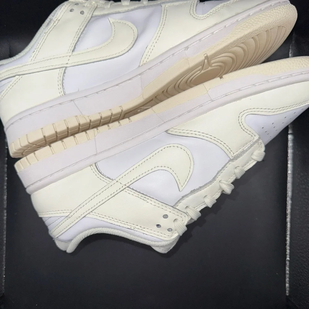Nike Women's Sneakers - White
